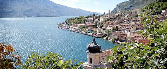 Blick auf Limone sul Garda am Gardasee